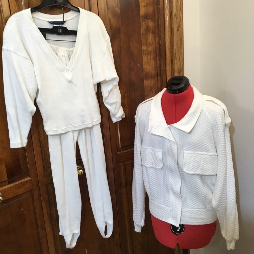 Ski lodge or the mall, very flexible 3 piece pantsuit< jacket M, top/pant S